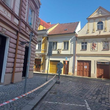 Apartman V Centru Na Velkem Namesti Hradec Králové Eksteriør billede