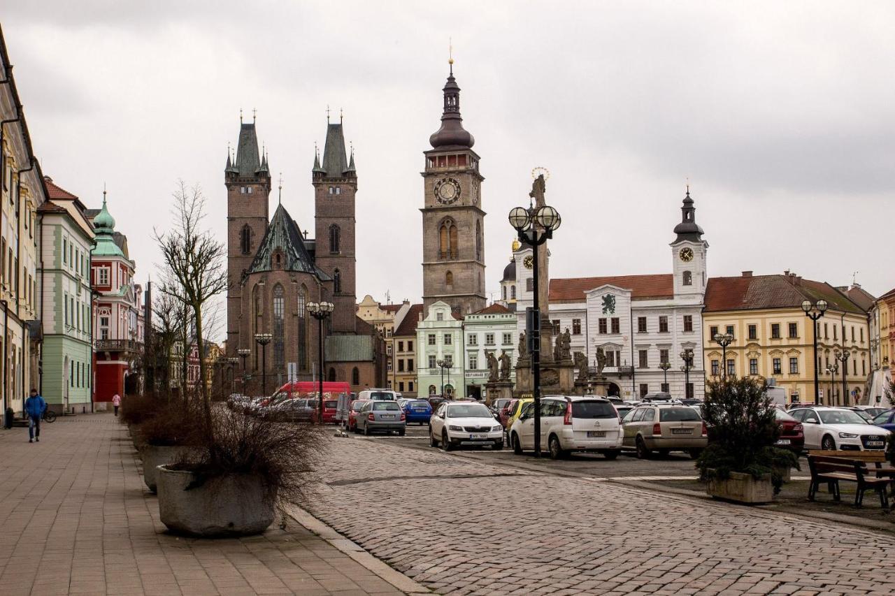 Apartman V Centru Na Velkem Namesti Hradec Králové Eksteriør billede