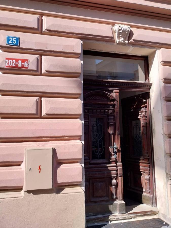 Apartman V Centru Na Velkem Namesti Hradec Králové Eksteriør billede