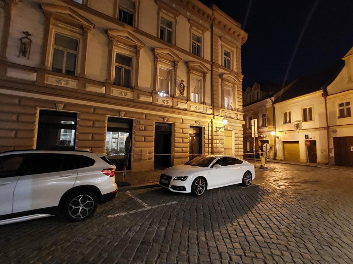 Apartman V Centru Na Velkem Namesti Hradec Králové Eksteriør billede