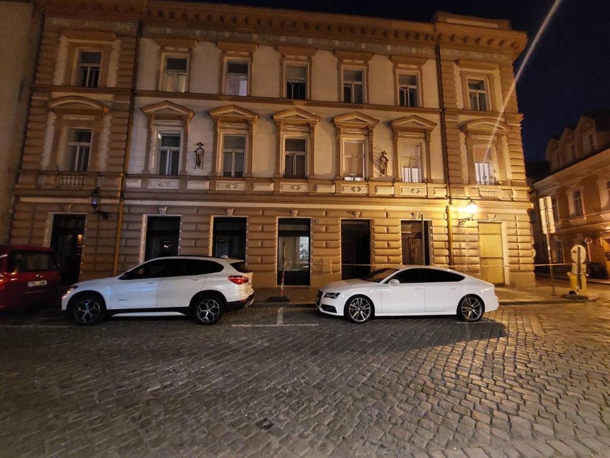 Apartman V Centru Na Velkem Namesti Hradec Králové Eksteriør billede