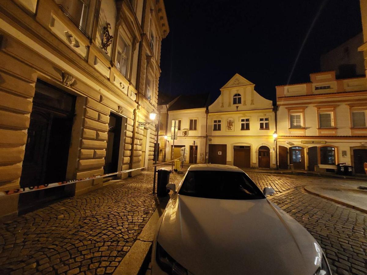 Apartman V Centru Na Velkem Namesti Hradec Králové Eksteriør billede