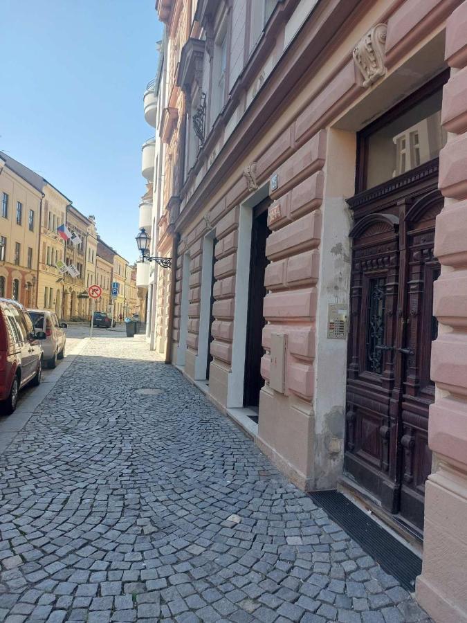 Apartman V Centru Na Velkem Namesti Hradec Králové Eksteriør billede